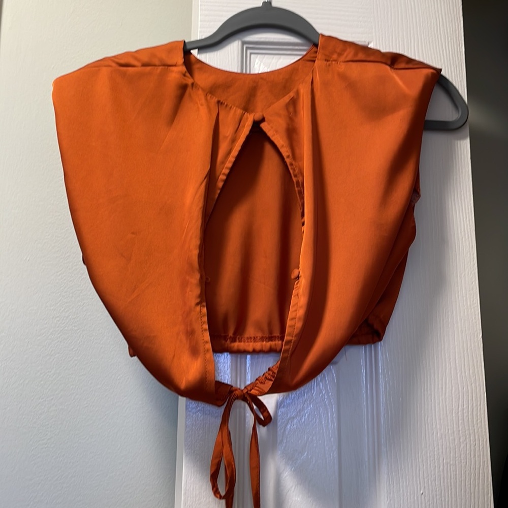 Crop top - Picture 2 of 3